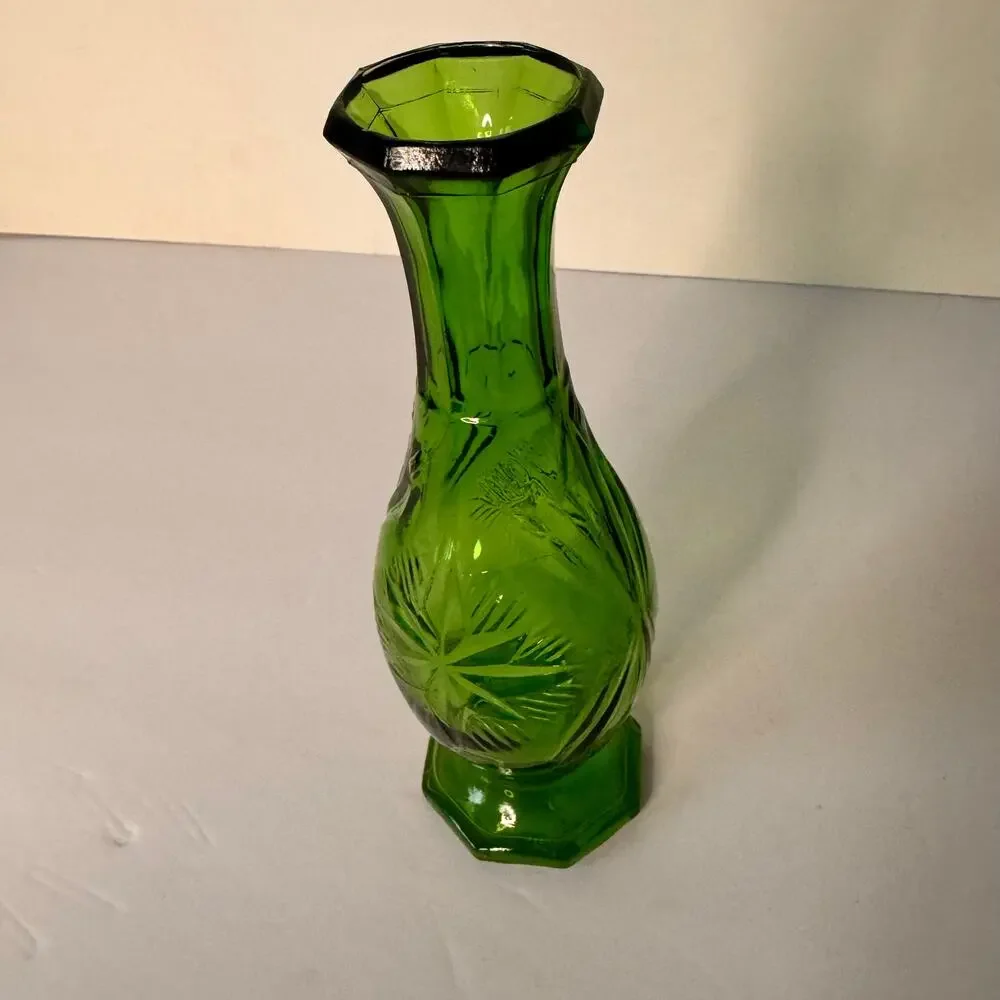 Emerald Green Starburst Pattern Antique Glass Bud Wildflower Vase 7